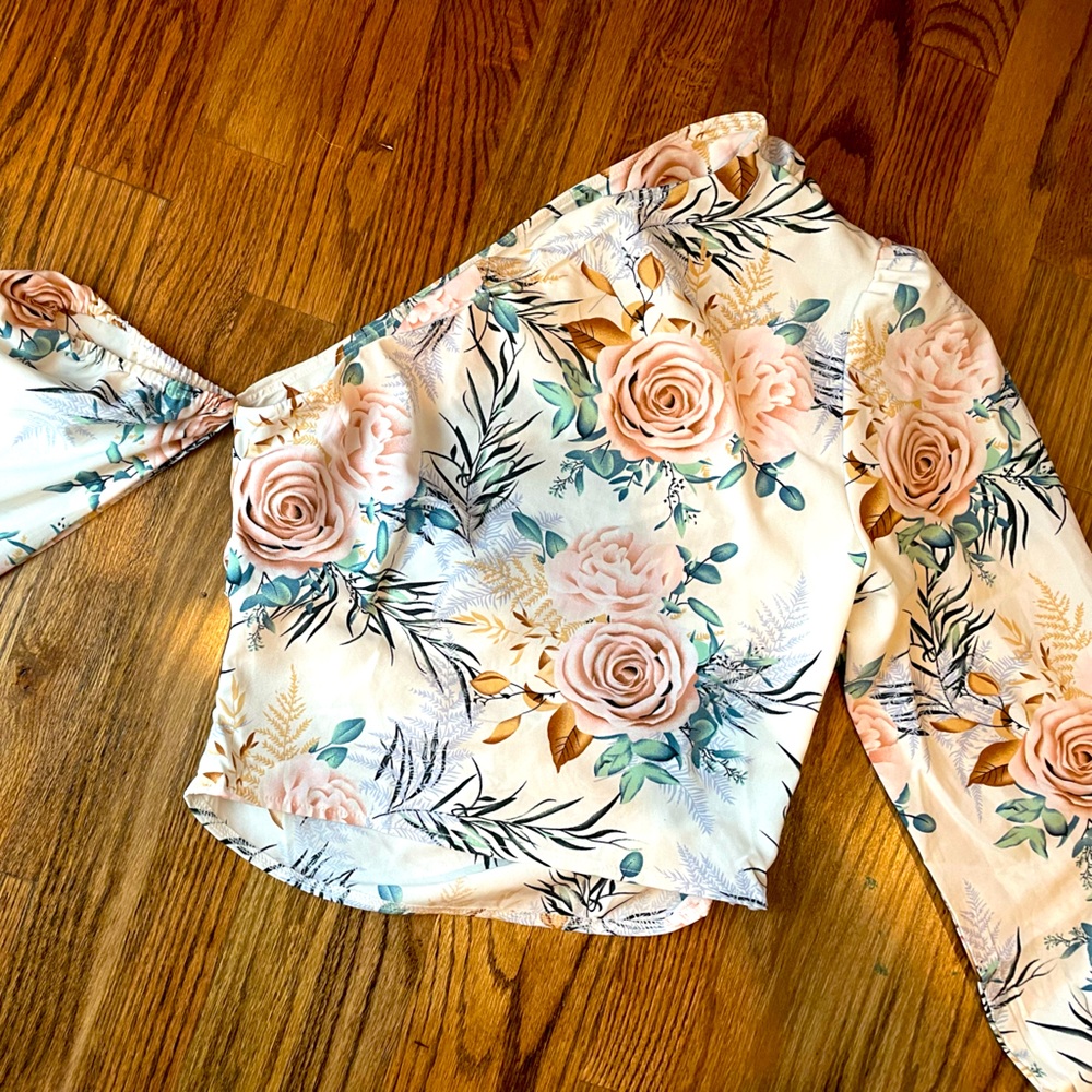 Trendy blouse off the shoulder